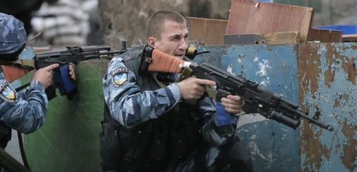 Ve Slavjansku na neklidném východě Ukrajiny se opět bojuje.
