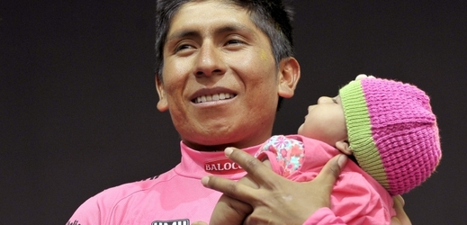 Šampion Gira Nairo Quintana s dcerou Marianou.