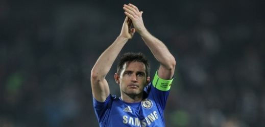 Záložník Chelsea Frank Lampard.