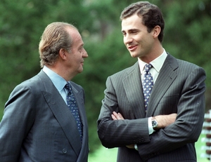 Málo oblíbený král Juan Carlos se svým oblíbenějším synem a následníkem trůnu princem Felipem.
