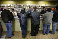 Fronta v obchodě s marihuanou v den legalizace marihuany v Coloradu (1.1.2014)