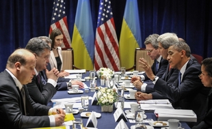 Ukrajinská a americká delegace jednají ve Varšavě.