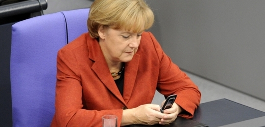 Spojené státy sledování telefonu Merkelové oficiálně nepřiznaly.