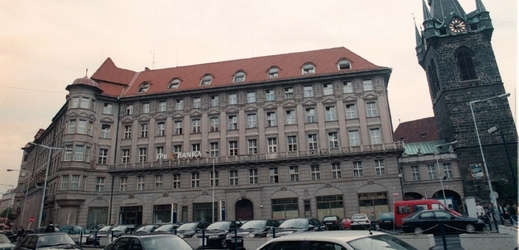 Z kdysi Cukrovarnického paláce na Senovážném náměstí bude hotel.