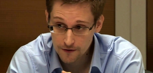 Němečtí poslanci si chtějí se Snowdenem pohovořit kvůli vyšetřování praktik NSA.