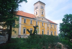 Sázavský klášter, o nějž církve také žádají.
