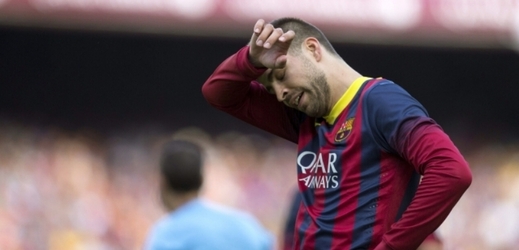 Obránce Barcelony Gerard Piqué nechtěně vyzradil odchod svého spoluhráče Sesca Fábregase.