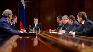 Dmitrij Medveděv se svými vicepremiéry.