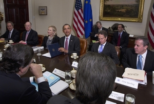 Prezident Obama a jeho šéfka diplomacie Clintonová v Bílém domě roku 2011.