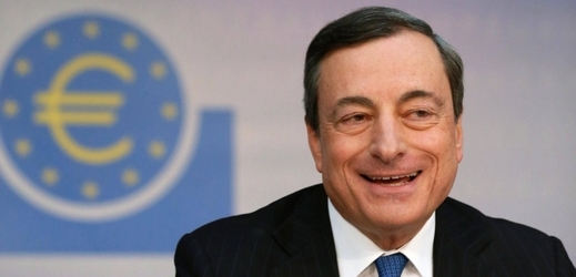 Podle šéfa ECB Maria Draghiho riziko deflace stále krouží nad eurozónou.