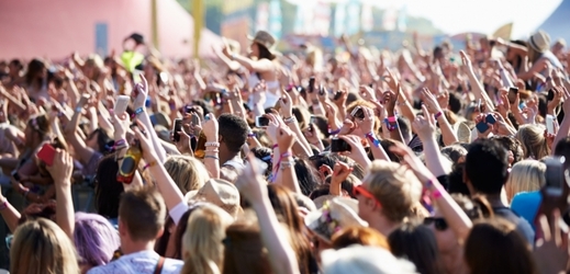 Letní festivaly jsou oblíbenou dovolenou tisíců a tisíců hudebních fanoušků.