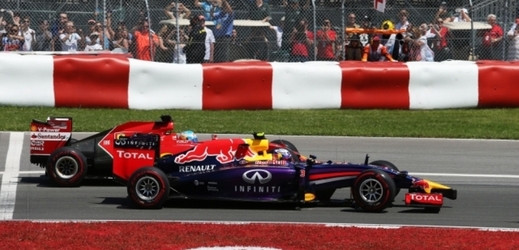 edmý závod sezony v dramatickém závěru vyhrál Australan Daniel Ricciardo ze stáje Red Bull