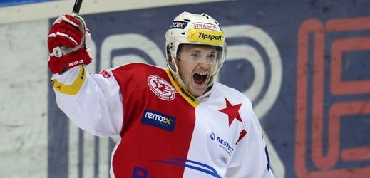 Hokejista Slavie Praha Marek Tomica. 