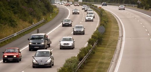 Osobní auta budou mít od roku 2016 zpoplatněný vjezd na německé dálnice (ilustrační foto).