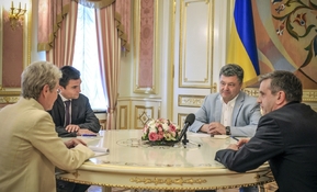 Prezident Porošenko jedná s ruským velvyslancem v Kyjevě.