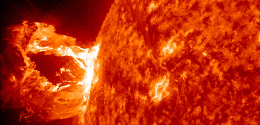 Slunce by mohlo posloužit jako detektor gravitačních vln (ilustrační foto).