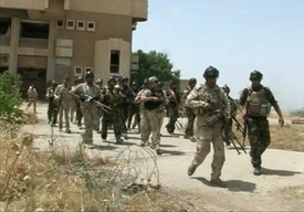 Irácká armáda zatím na situaci nedokázala reagovat.