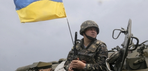 Ukrajinští vojáci uhájili luhanské letiště, proruští separatisté se rozprchli.