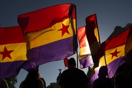 Tisíce Španělů v uplynulých dnech vyšly do ulic s požadavkem, že by se země měla stát republikou.