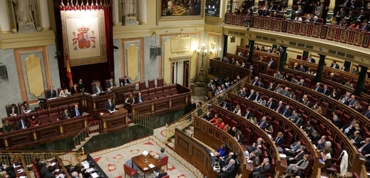 Kongres poslanců schválil abdikaci Juana Carlose.
