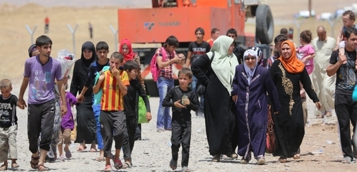 Islamisté před Tikrítem dobyli Mosul, ze kterého utekly statisíce lidí.
