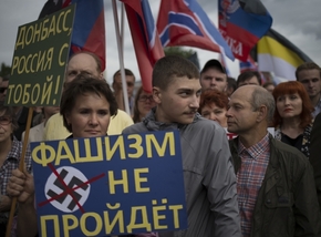 Demonstrace v Moskvě na podporu Rusů na východní Ukrajině.