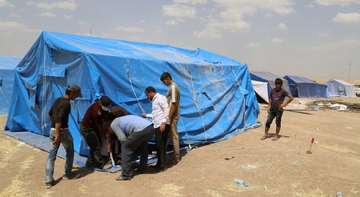 V Kurdistánu vznikají narychlo uprchlické tábory.