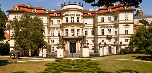 Německé velvyslanectví v Praze.