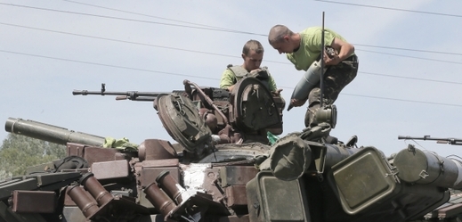 Ukrajinská armáda podnikla akci proti separatistům v Mariupolu.
