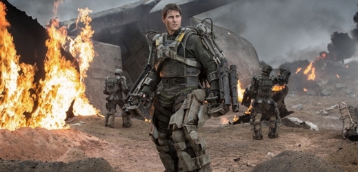 Tom Cruise ve snímku Na hraně zítřka.