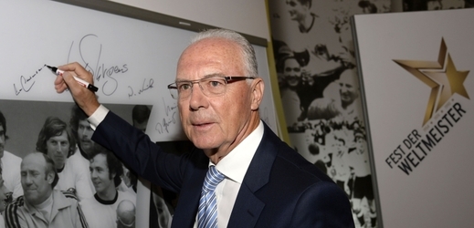Fotbalová legenda Beckenbauer se nepřijede podívat na šampionát kvůli trestu od FIFA.