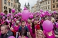 Pochod odstartoval ze Staroměstského náměstí pod heslem "Před rakovinou prsu se neschováš".
