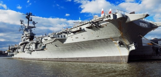 Americký ministr obrany Chuck Hagel nařídil vyslat do Perského zálivu letadlovou loď (ilustrační foto).
