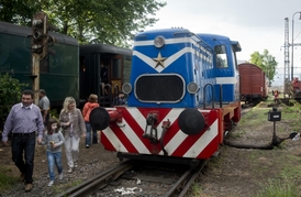 Ve zlíchovské Výtopně návštěvníci obdivovali například motorovou lokomotivu T 211.0 (Prasátko).