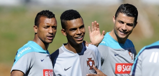 Portugalští hráči v čele s Cristianem Ronaldem. 