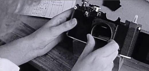 Vězni pracovali i při výrobě fotoaparátů.