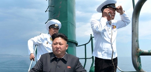 Kim Čong-un, vůdce Severní Koreje na zastaralé ponorce.