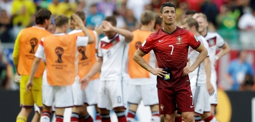 Zklamaný Ronaldo v utkání s Německem, které Portugalci prohráli 0:4. 