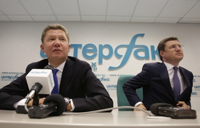 Šéf Gazpromu Miller (vlevo) a ruský min. energetiky Novak Novak na tiskové konferenci v Moskvě 16. června 2014.
