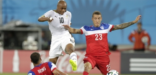 Momentka z utkání Ghany s USA (1:2).