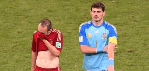 Iker Casillas (vpravo) a Andrés Iniesta.