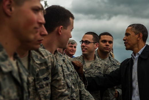 Brack Obama na Tinker Air Force Base (Oklahoma) roku 20143.