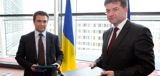Pavlo Klimkin (vlevo), nový šéf ukrajinské diplomacie. Vpravo Miroslav Lajčák.