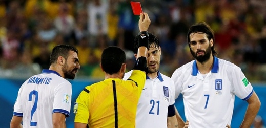 Řecko hrálo od 38. minuty bez vyloučeného Kostase Katsuranise, Japonci ale přesilovku nevyužili.