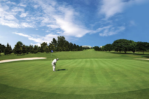 Hotel s obrovskou nabídkou sportovních činností má k dispozici i 18 jamkové golfové hřiště.