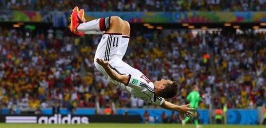 Miroslav Klose oslavil svůj patnáctý vstřelený gól na MS stylově.