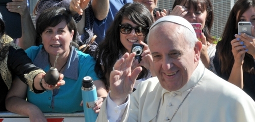 Papež František se těší celosvětové ohromné popularitě.