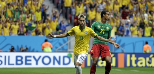 Brazilská hvězda Neymar se raduje z gólu.