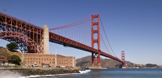 Most Golden Gate je "oblíbeným" cílem sebevrahů.