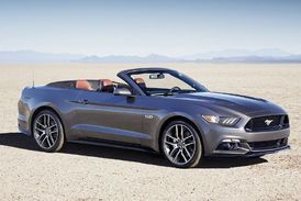 Ford Mustang Convertible už se těší na obdivovatele.